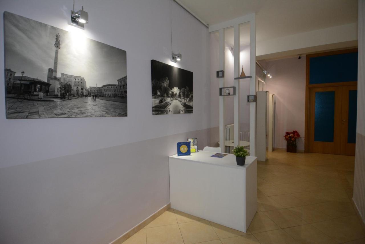 Lecce Stazione Centrale Buitenkant foto